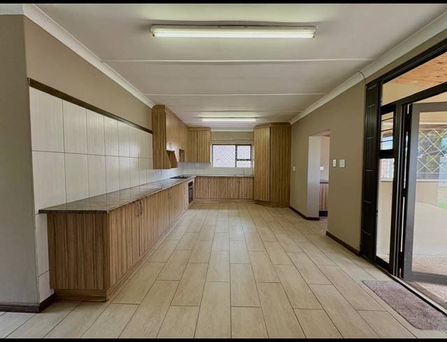 3 BEDROOM HOUSE FOR SALE IN SONNEVELD